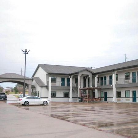 Days Inn & Suites By Wyndham Gonzales Tx Exterior foto
